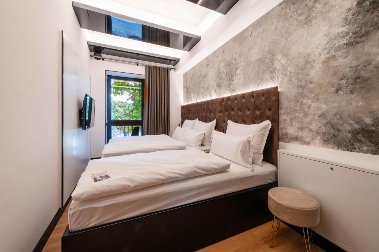 Hotel Am Beatles-Platz Hamburg-Harburg Exteriör bild